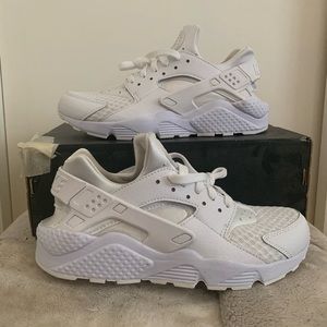 white nike hurache 7.5 womens